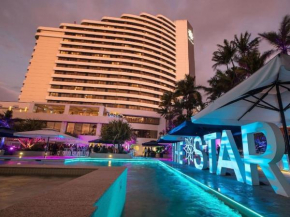 Ocean and River View Luxury 2BD Apt with Prime Location, Surfers Paradise